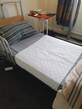 Load image into Gallery viewer, Waterproof Quilted Incontinence Underpad
